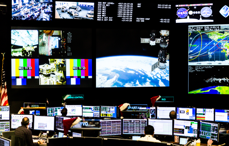 Illustration for article titled NASA's Building 9 Is The Giant Space Toy Box Of Your Dreams
